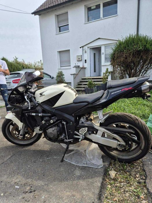 Vând motocicleta honda cbr 600