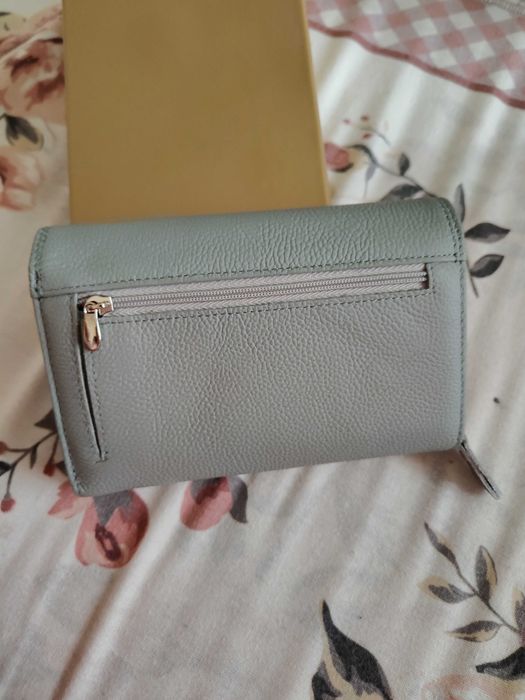 Ново дамско портмоне от естествена кожа