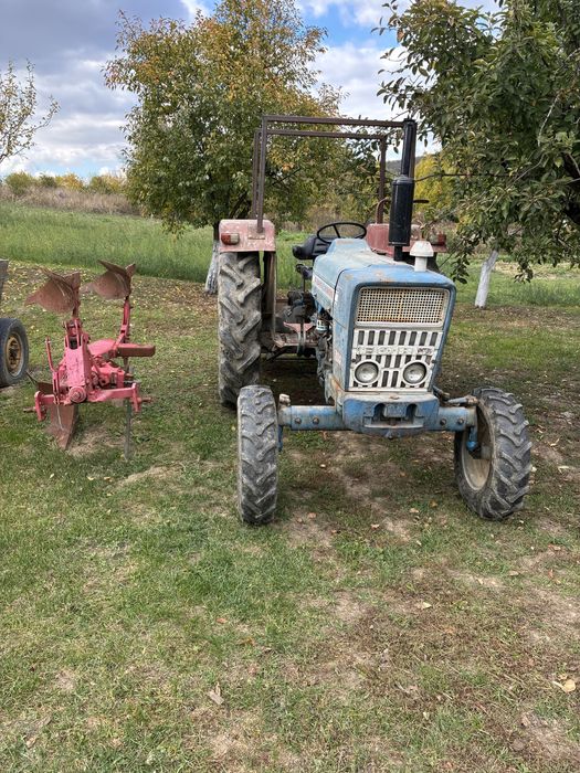 Tractor ford 4000+Plug