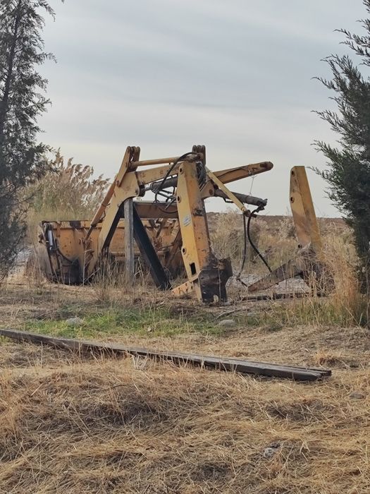 Погрузчик фронтальный Амкадор для МТЗ беларус.