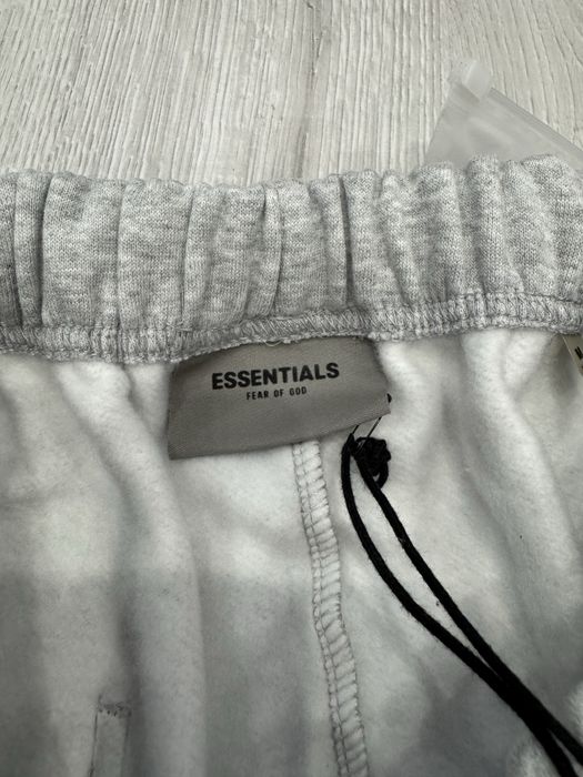 Essentials къси панталони