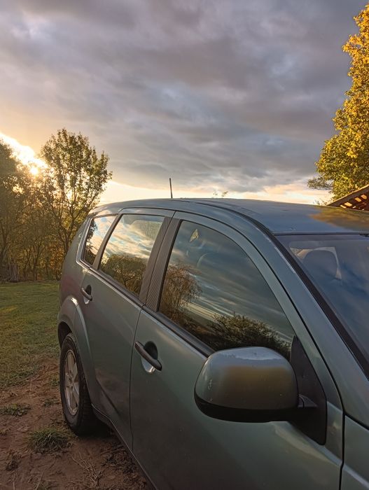 Vând Mitsubishi Outlander