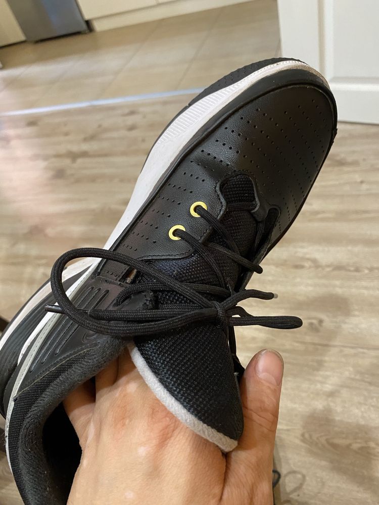 Nike Air Jordan (черно със златисто)