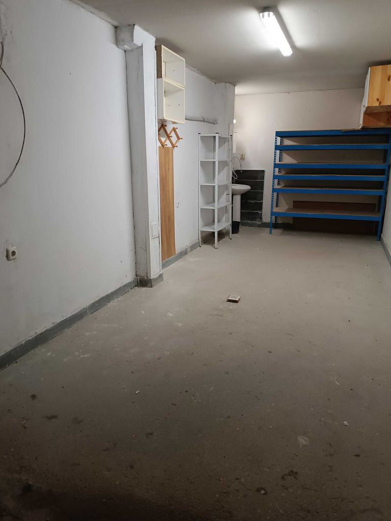 Дава се под наем Гараж / Паркомясто в София, Триъгълника - 18 кв.м за 127.5 € - Снимка #1