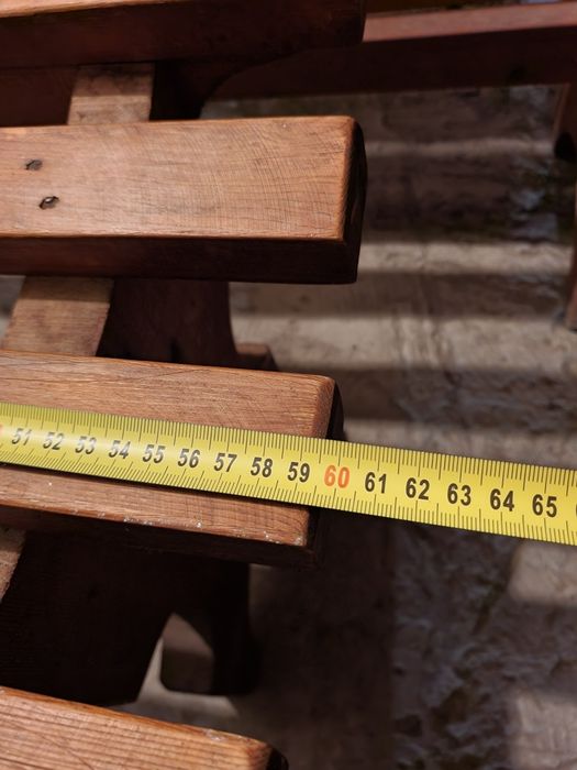 Дървени    пейки