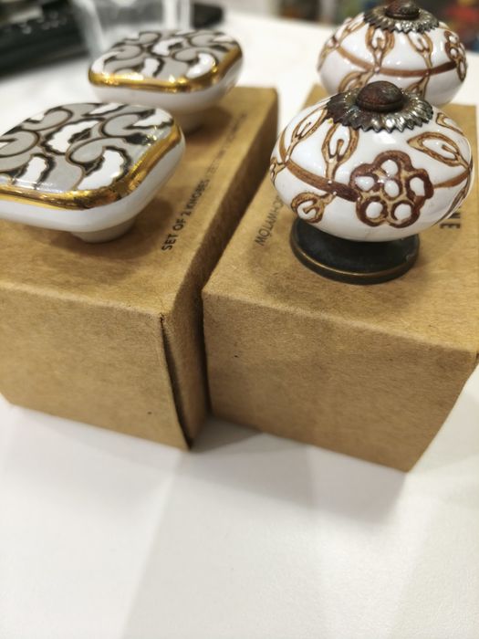 Порцеланови дръжки за мебели с цветни мотиви