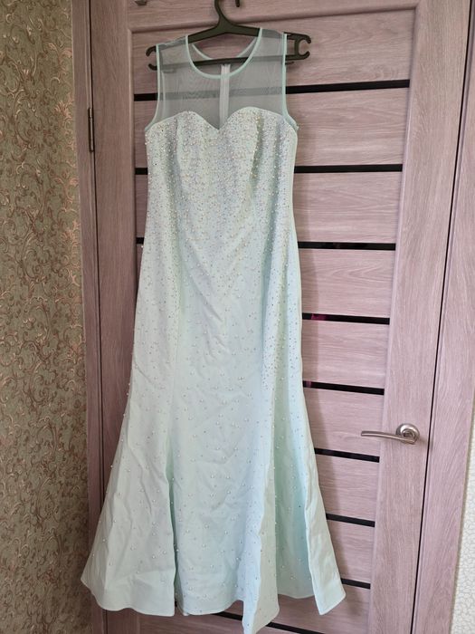 Продам платье очень красивое