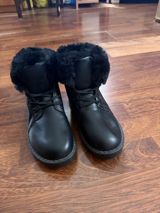 Дамски обувки номер 40 и 38