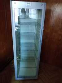 Продавам вертикална хладилна витрина Liebher