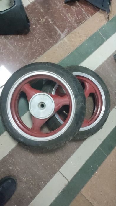 Колеса в сборе на скутер