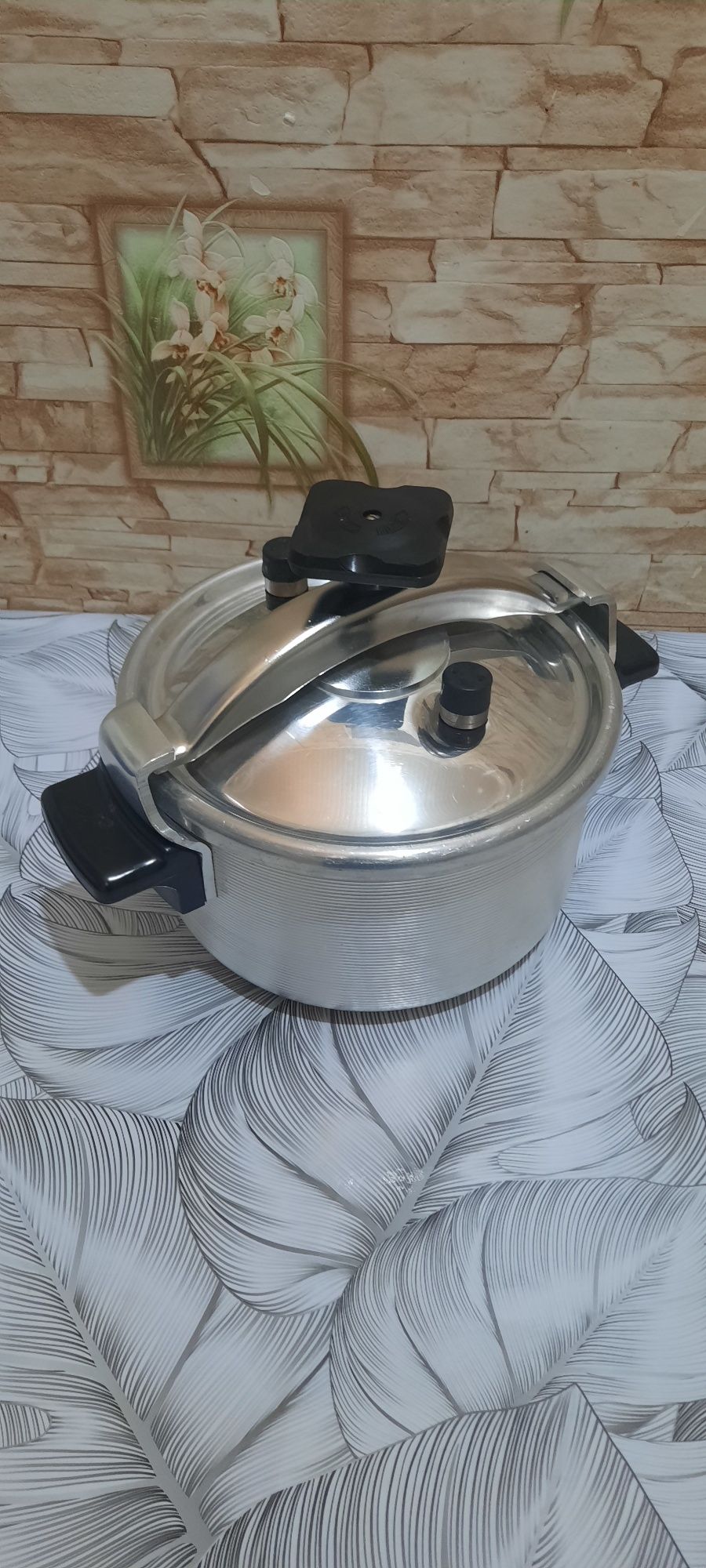 Продаётся скороварка 4,5 литр.