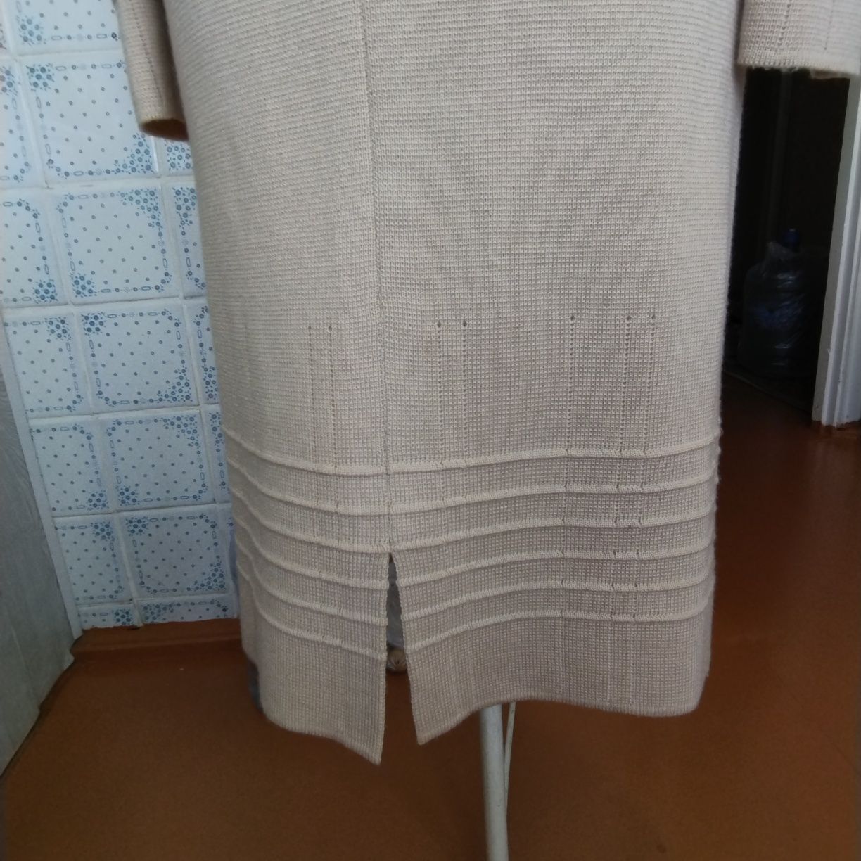 Продам классический костюм :жакет и юбка.Размер46-48.