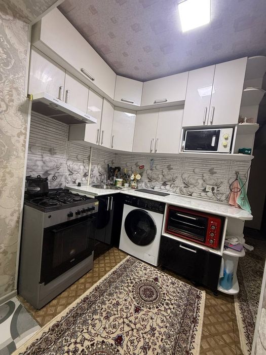 Продаётся своя 2 комнатная переделанная в 3 комнатную