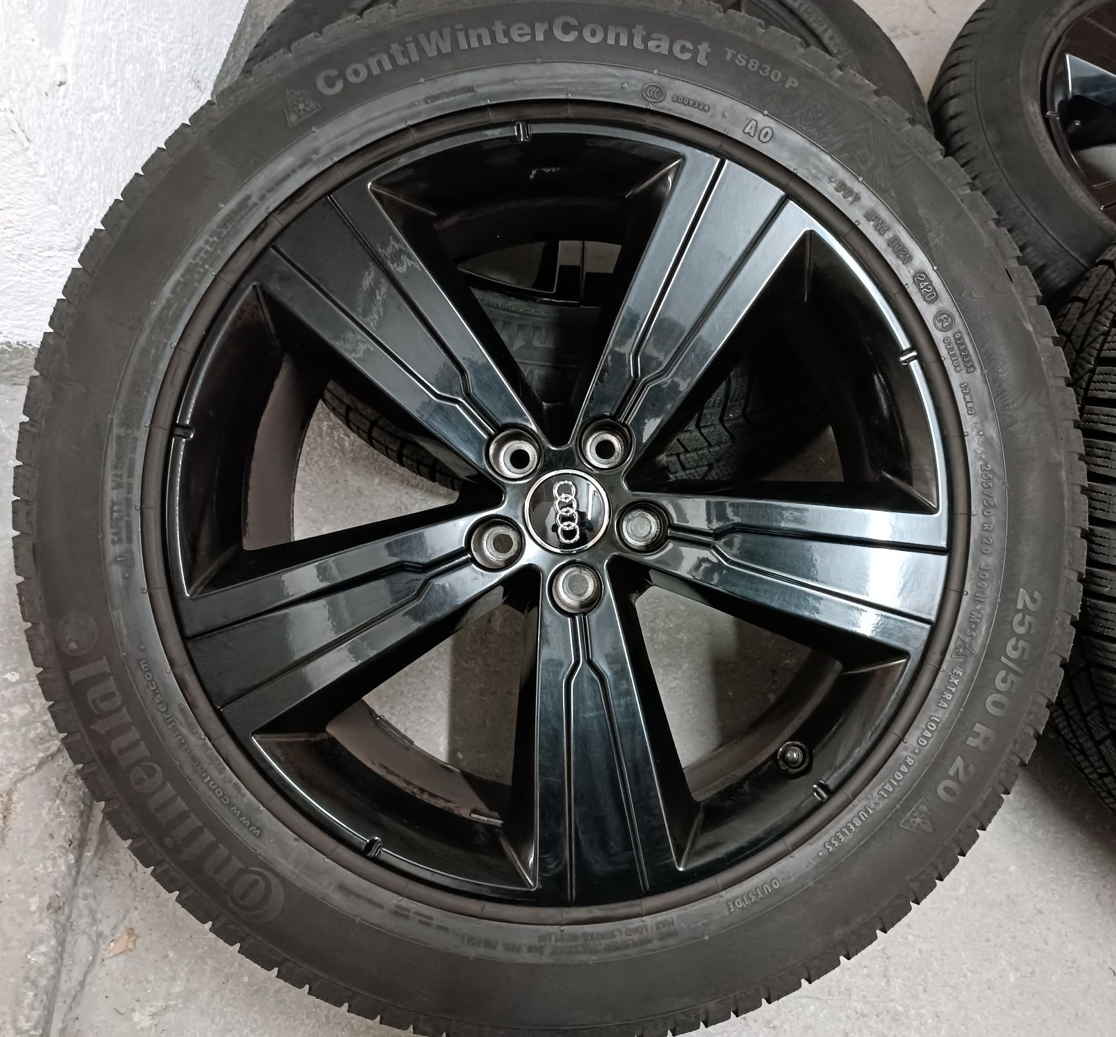 Оригинални джанти с гуми зимни 20 цола за Audi Q7 Дот 2020г