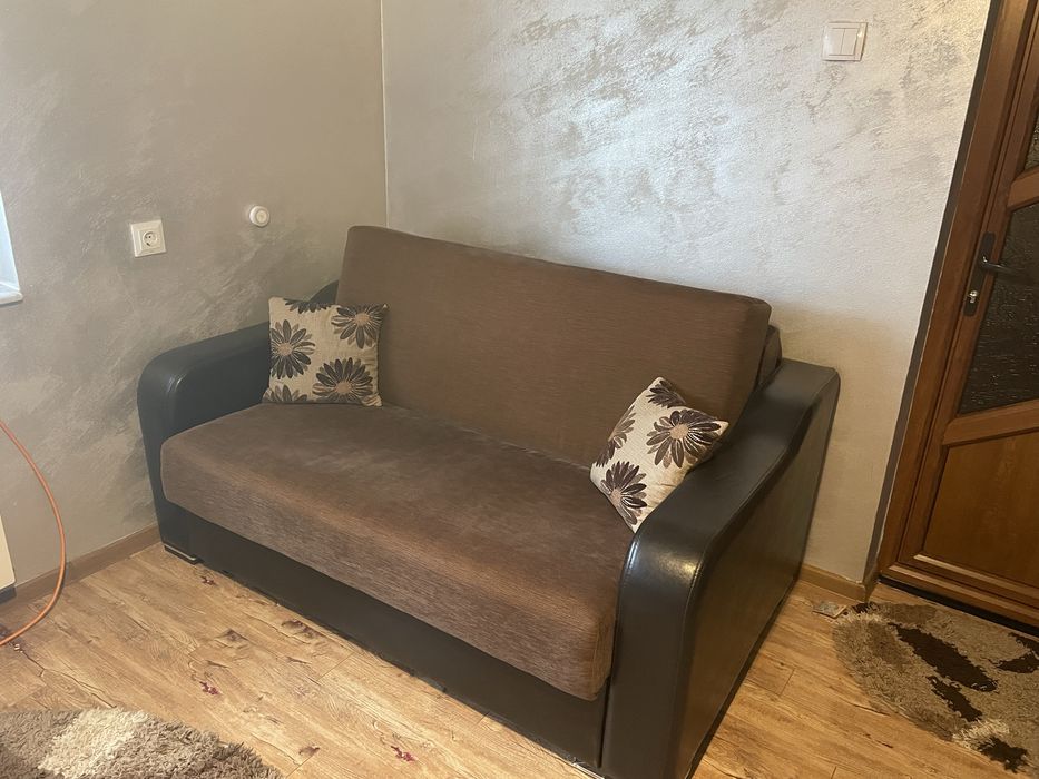Canapea extensibila / margini piele / perni incluse