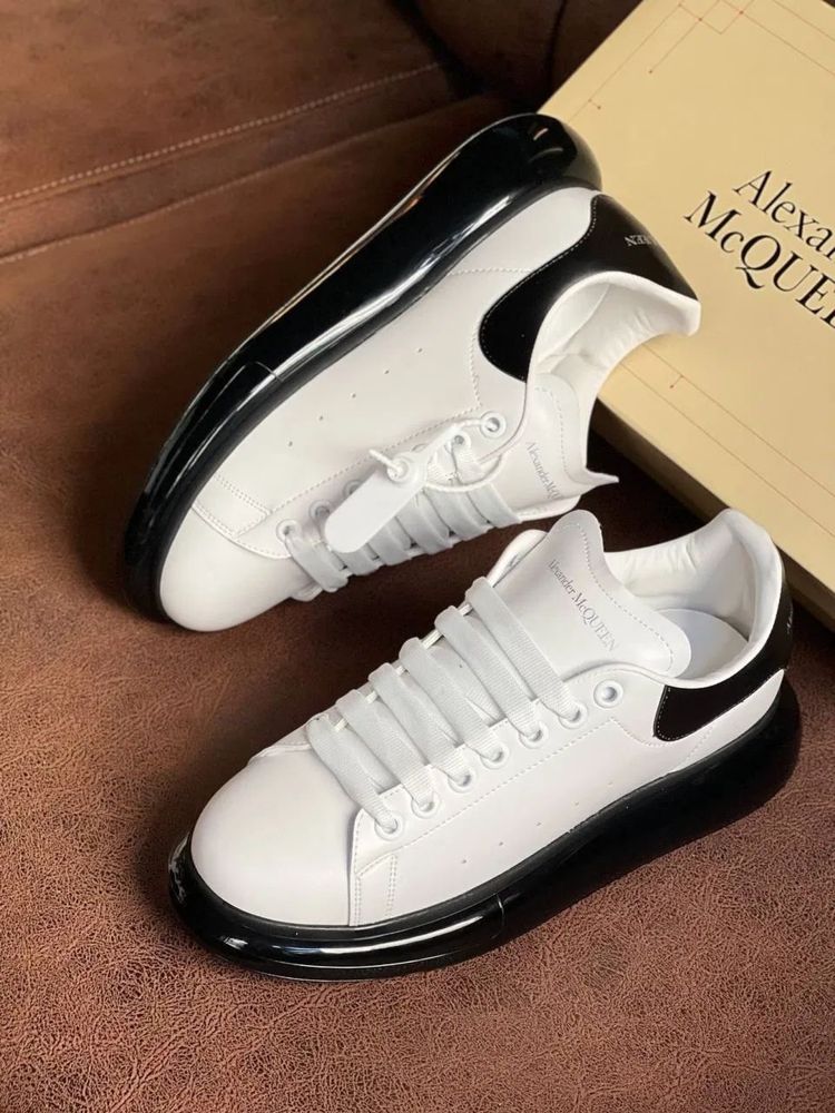 Adidasi Alexander McQueen black and white