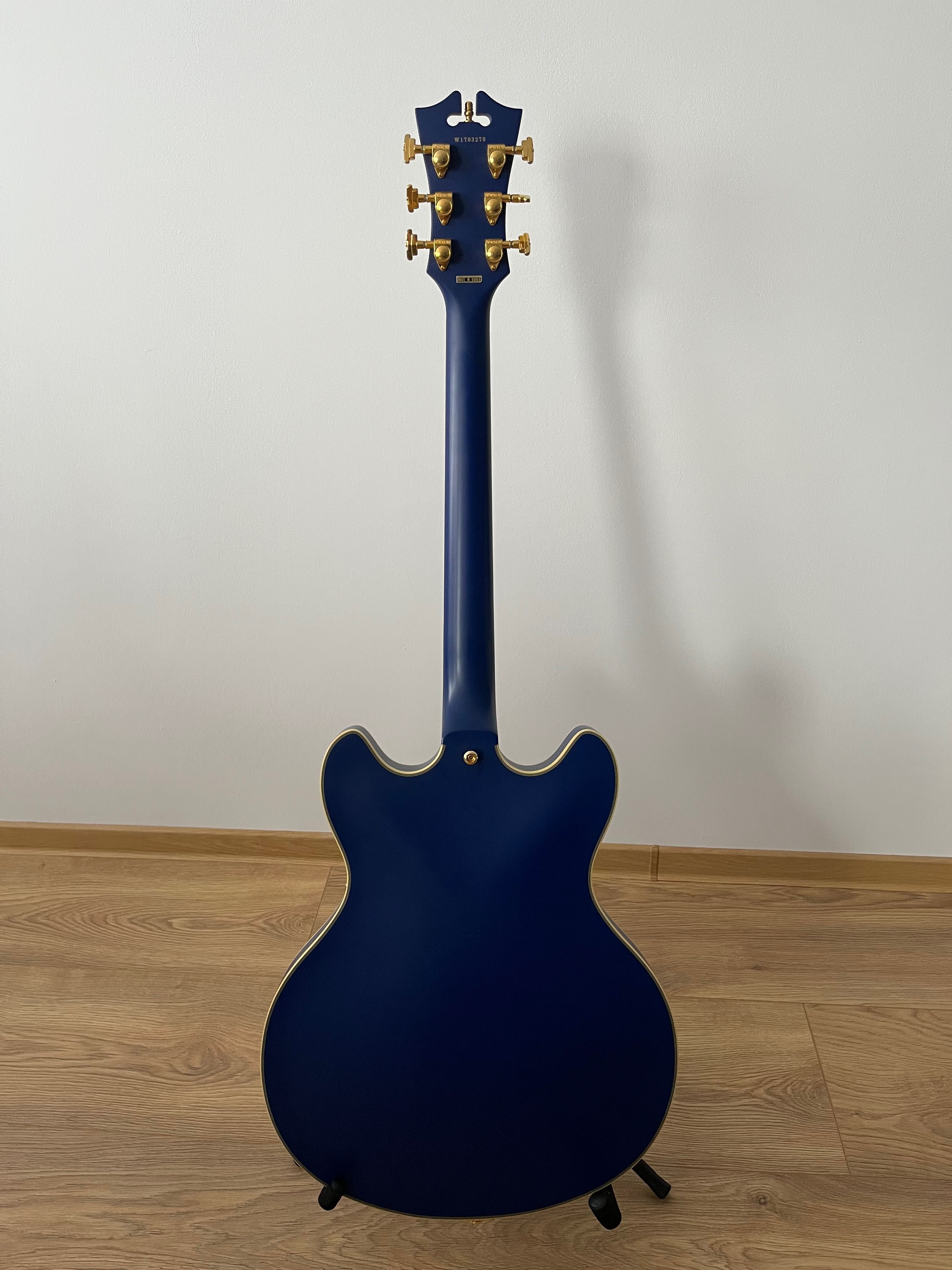 D'Angelico Deluxe DC Limited Edition, Matte Royal Blue + Hardcase