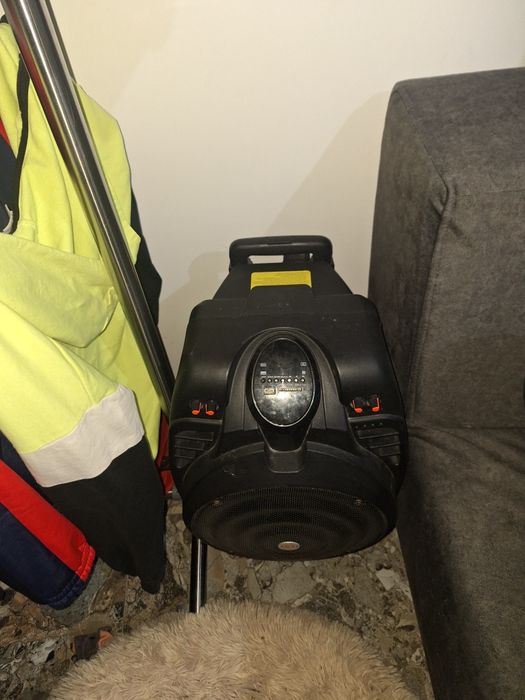 Boxa akai x10 funcționala