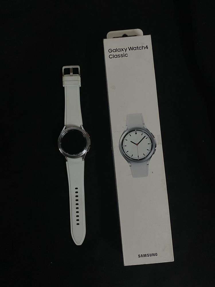 Продавам Samsung Galaxy Watch4 Classic