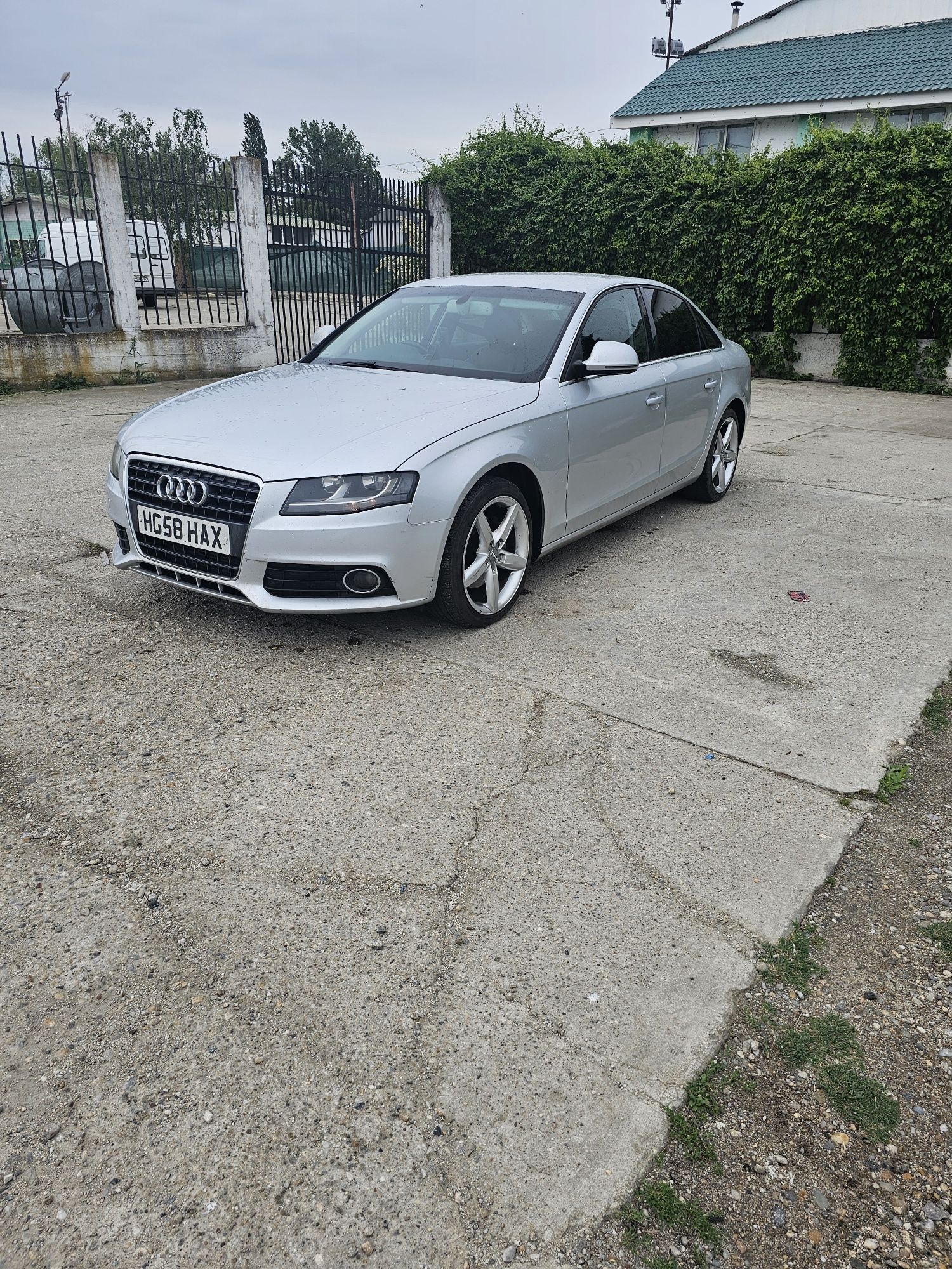 Dezmembrez audi a4 b8 2.0 CAGA 143 CP