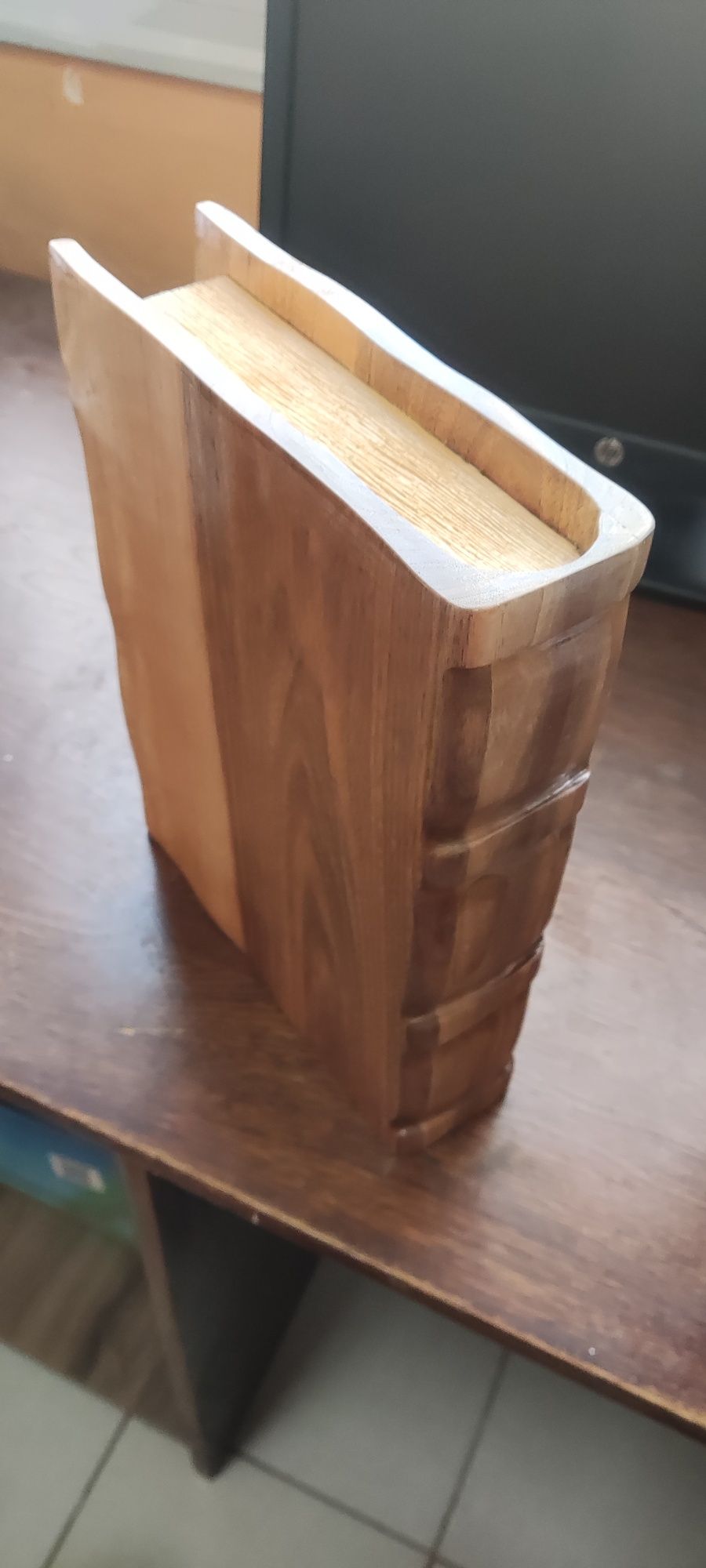 Дървена кутия книга