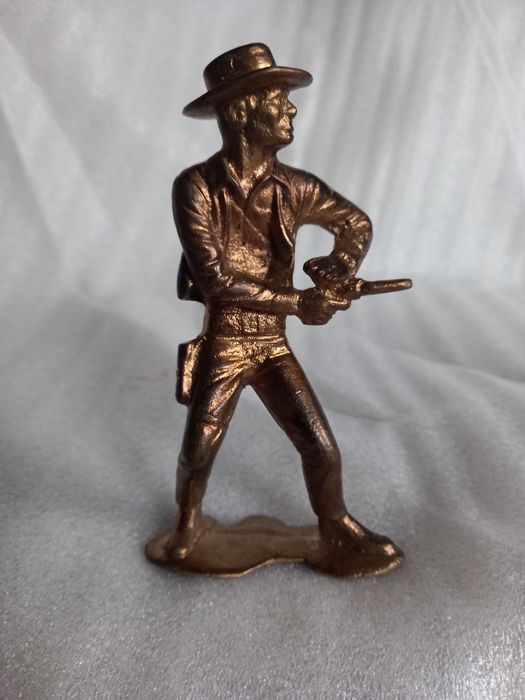 Se vând statuete din bronz