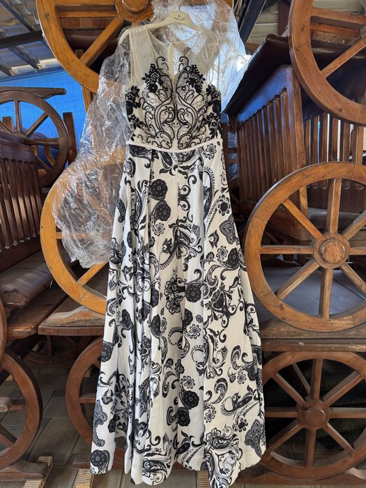 Женские платья размер L (48)