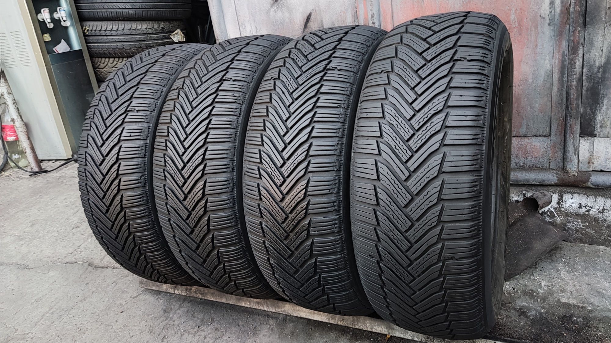 4бр. зимни гуми 205/55/16 Michelin Alpin 6
dot4022
6.98mm
Добри състоя