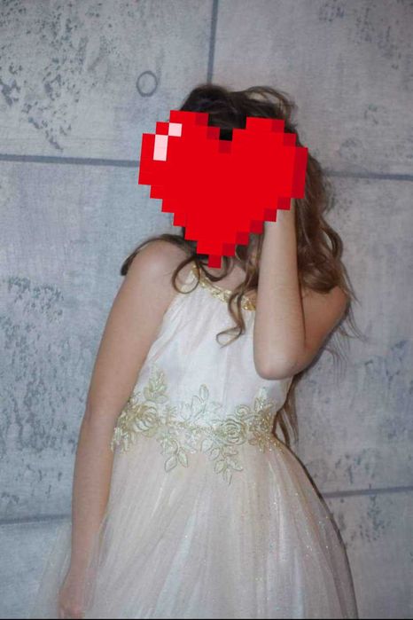 Rochiță elegantă aurie cu motive brodate, 8-9 ani