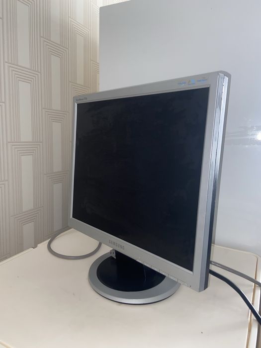 Монитор Samsung SyncMaster 713N (17”)