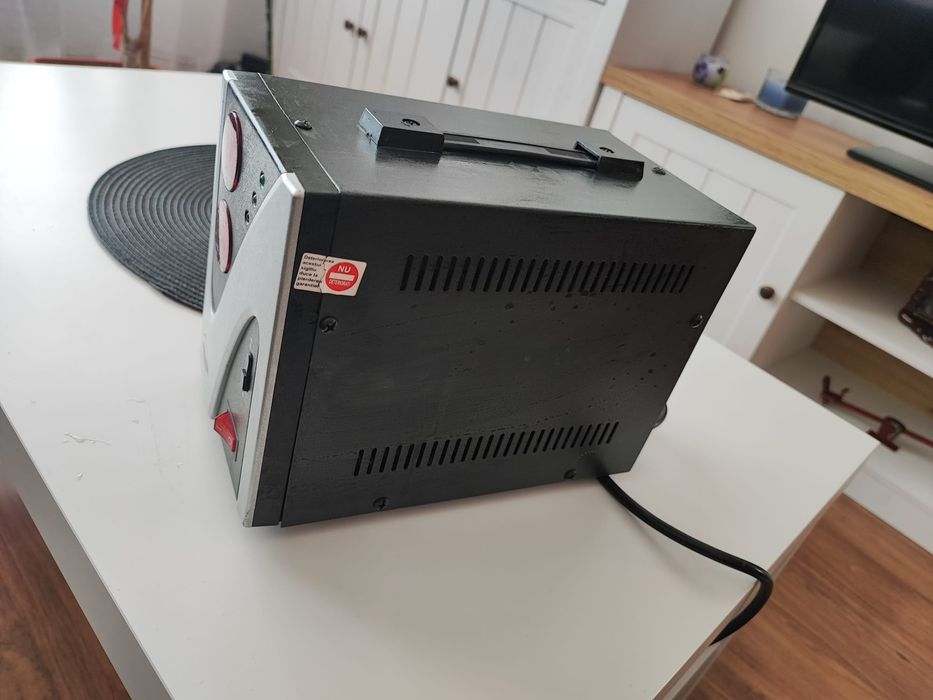 Stabilizator de tensiune
