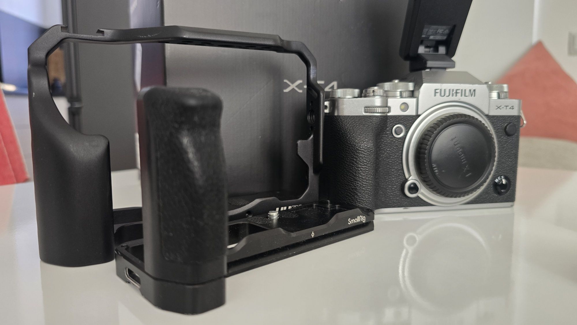 Fujifilm X-T4 + cage + L-bracket +2 батерии +++