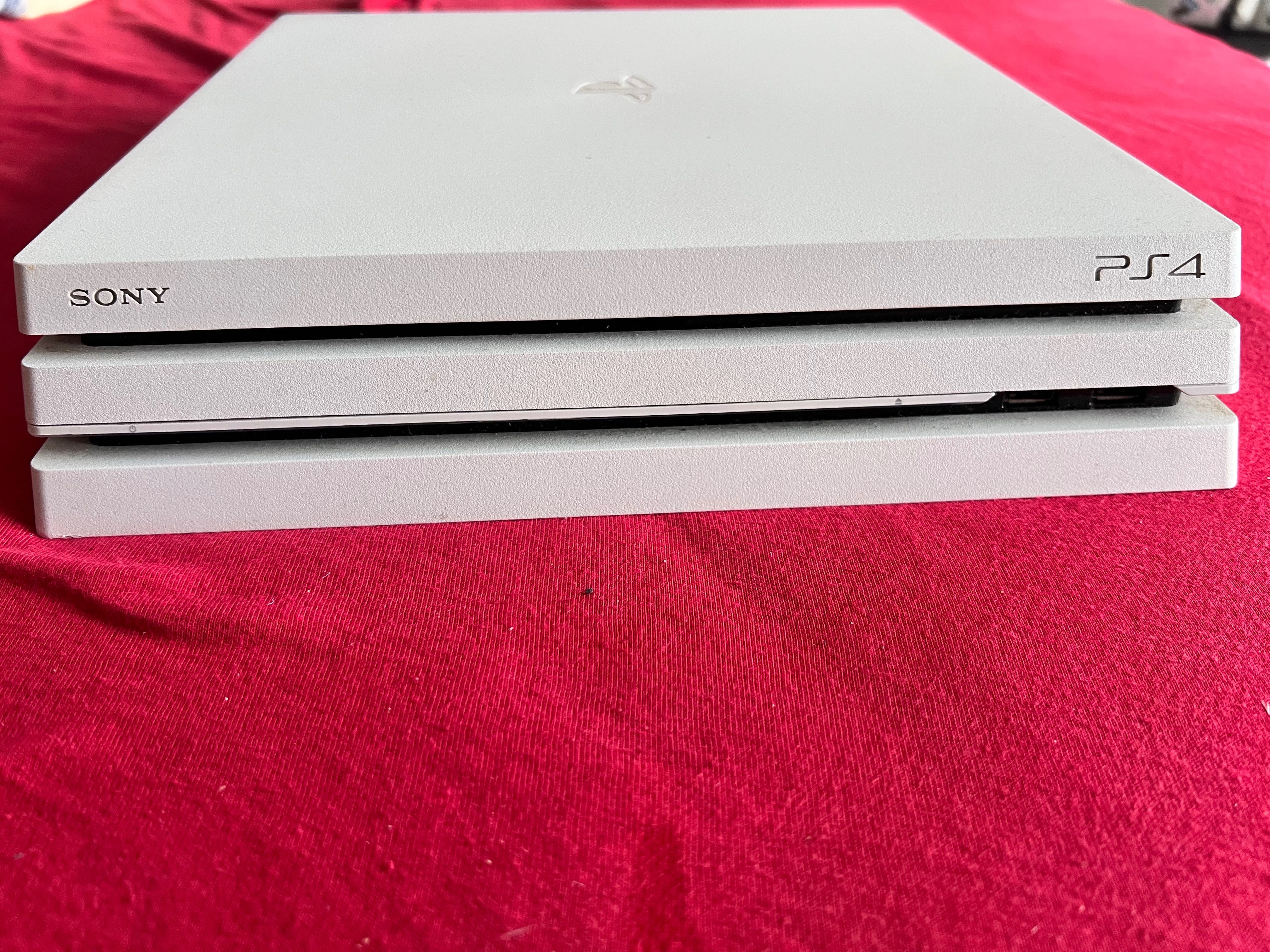 PS4 PRO 1 TB употребяван