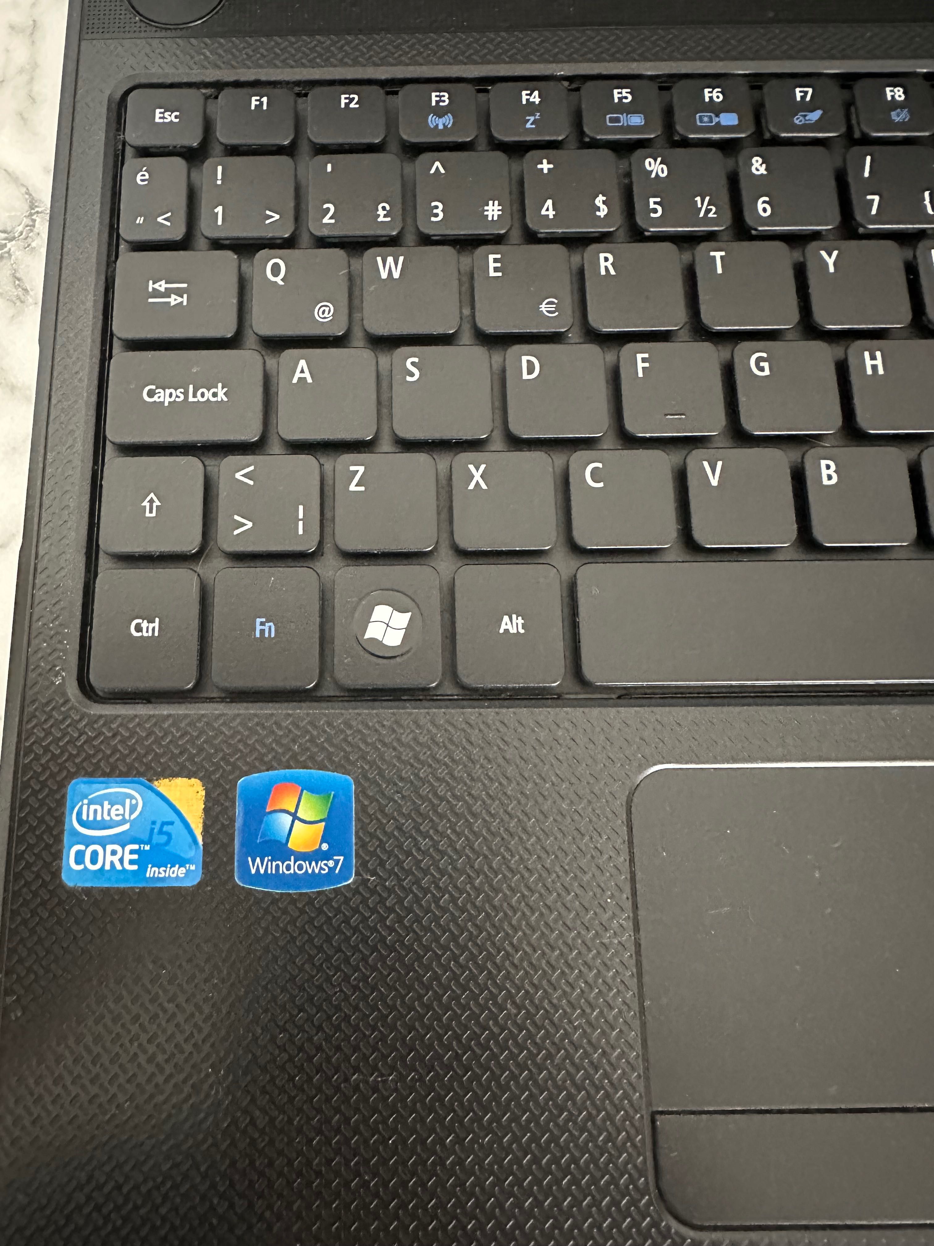 Продавам лаптоп ACER във перфектно състояние.