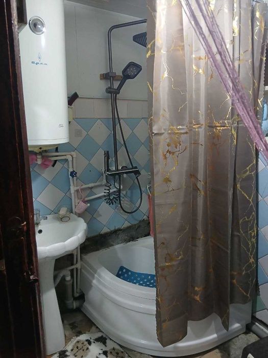 2 хонали 3 хонага мосланган,  олди ва оркасида агароти бор