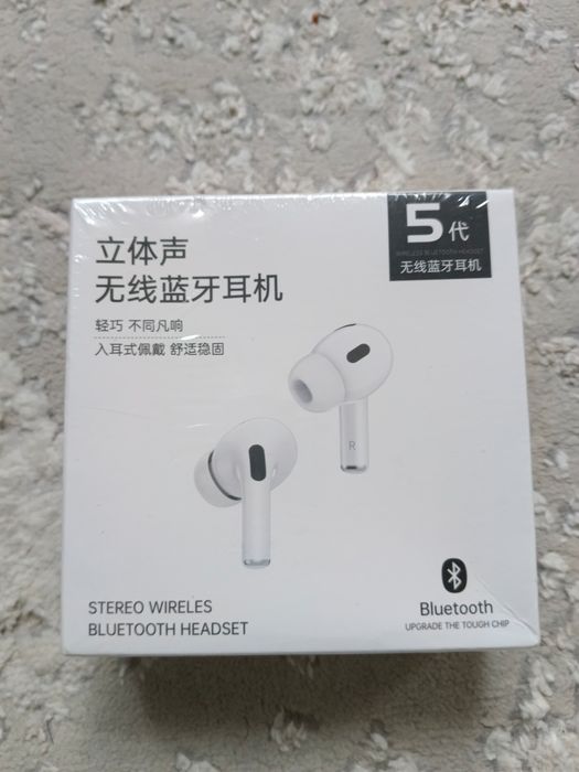 Беспроводной наушник новый