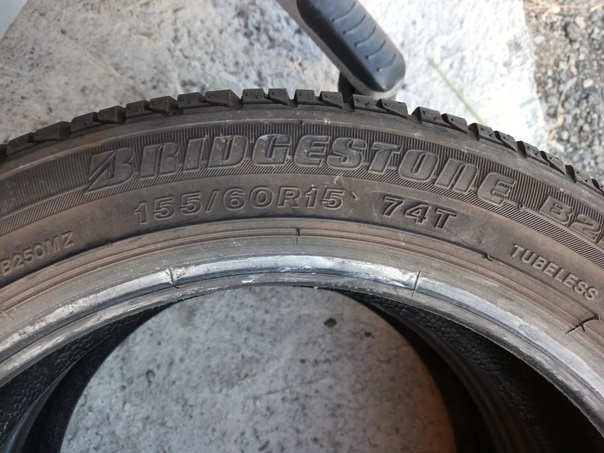 Продавам 4 бр летни гуми 175 55 R 15 BRIDGESTONE  155 60 R 15 BRIDGEST