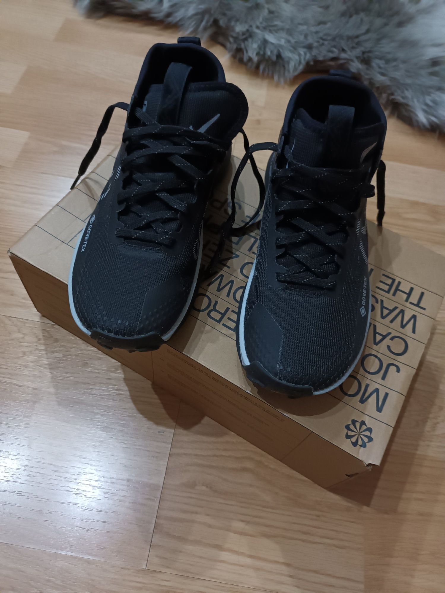 Дамски маратонки Nike