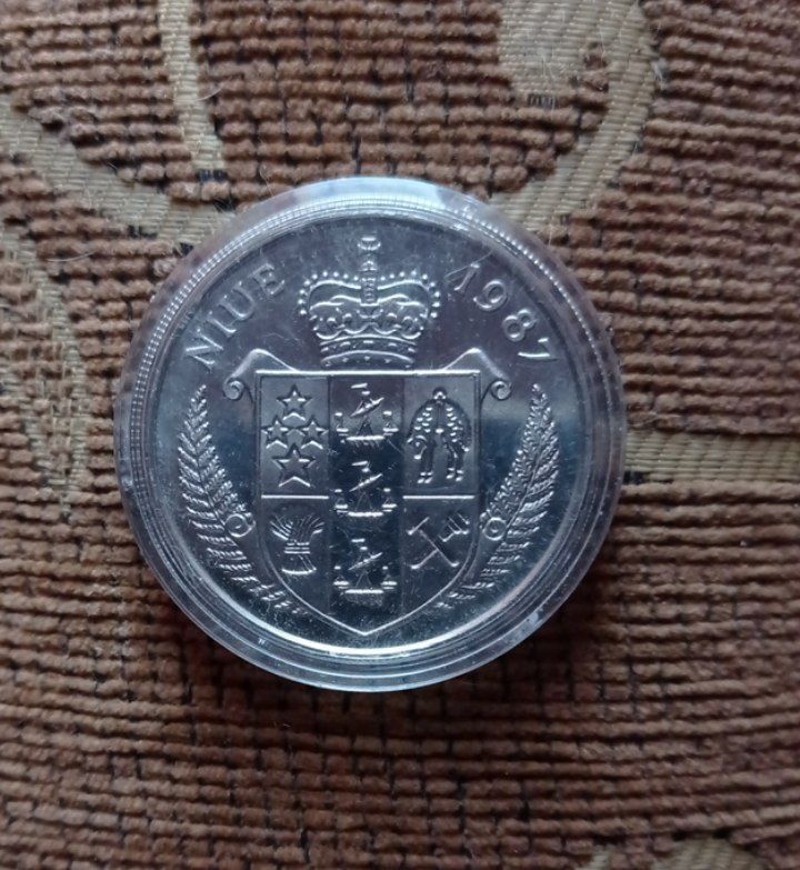 Ниуэ 5 долларов 1987 года