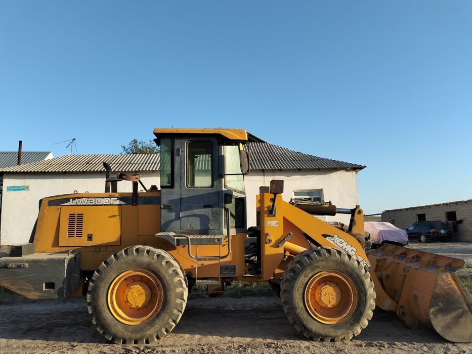 Погрузчик LW300F