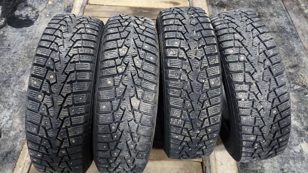 Продам зимние зимние шипованные шины Maxxis 185/65/15