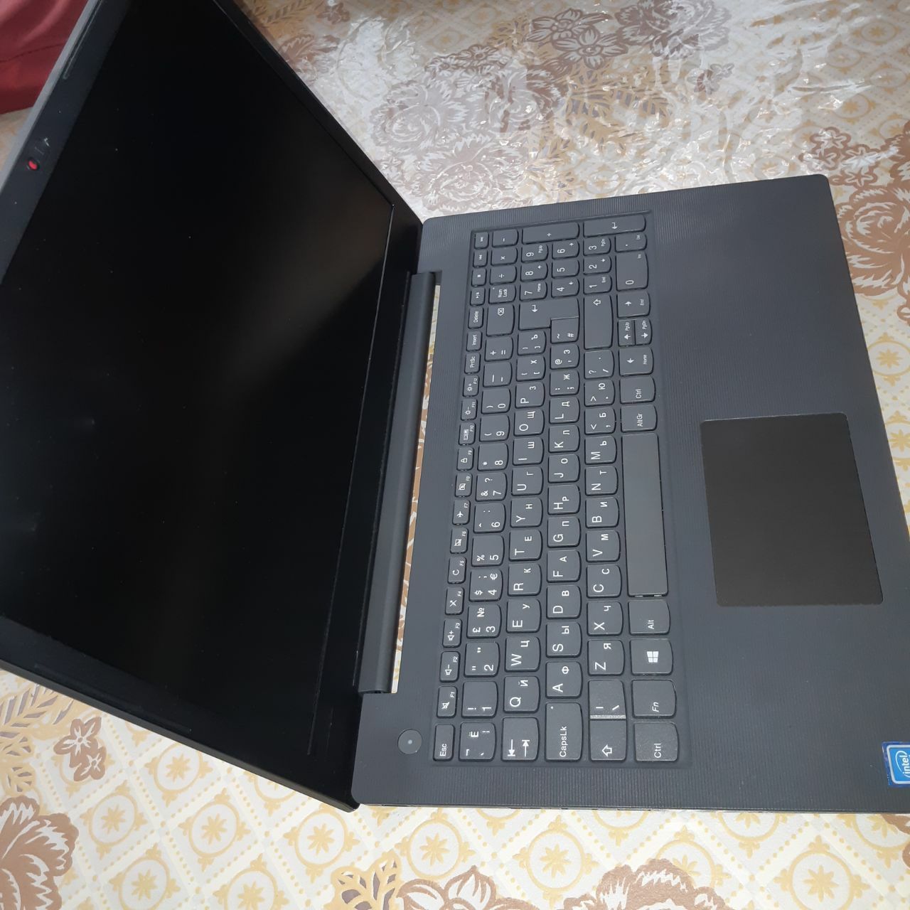 Noutbuk Lenovo Holati ideal