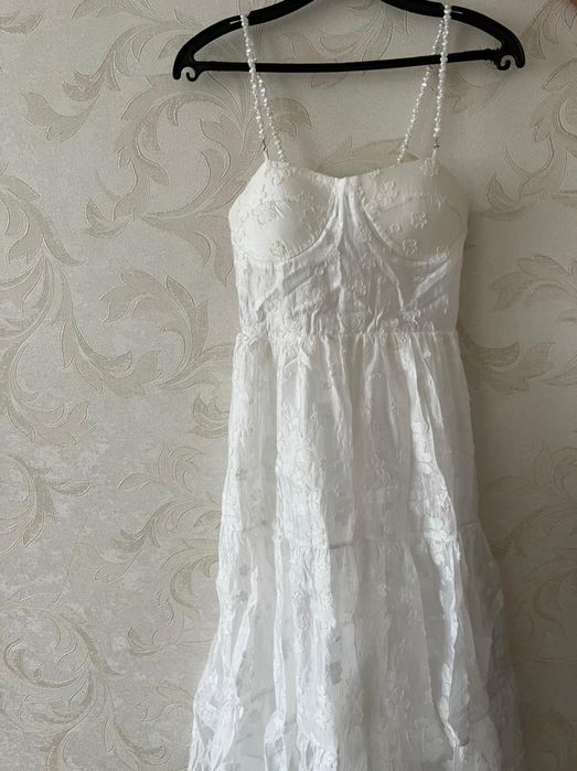 Срочно продаю платье Размер M цена 16000