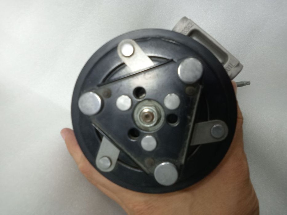 Компрессор для кондиционера авто Малибу.