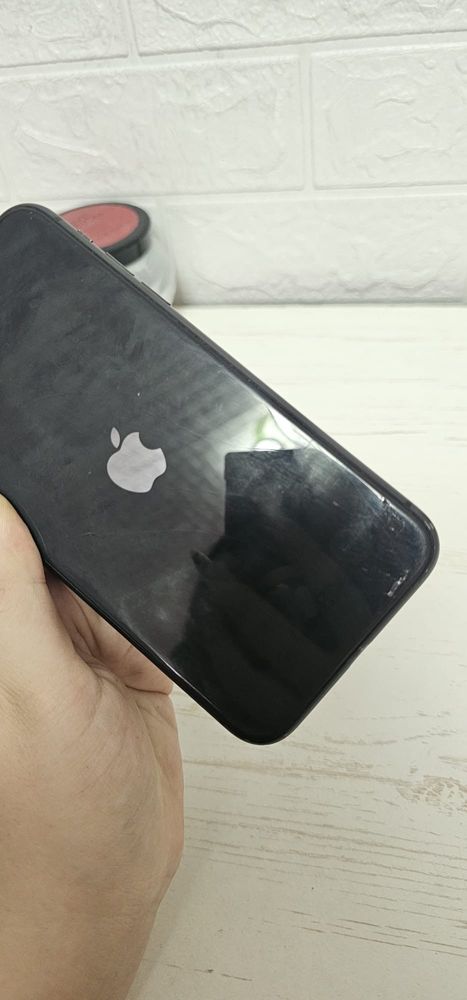 Vand iPhone 11 Negru