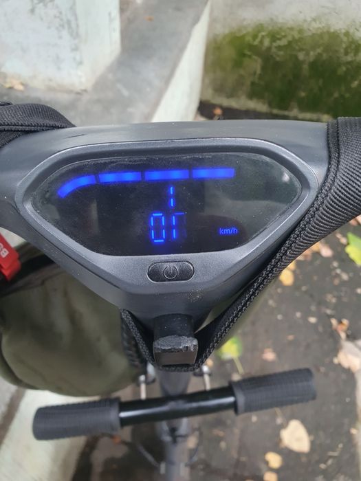 Vând trotineta Reid plus trotineta se prezintă ok fuge 27 30km h