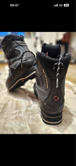 Bocanci Mammut iarna semiautomati