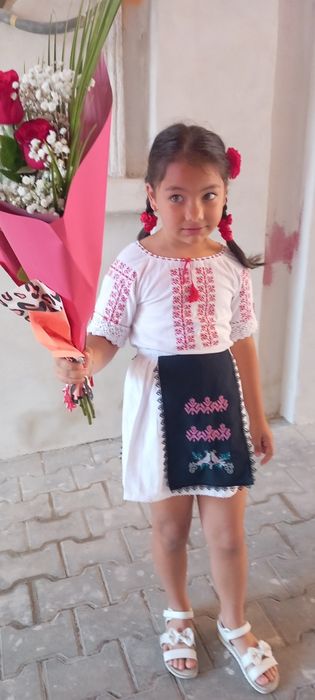 vand 1 costume populare fetita