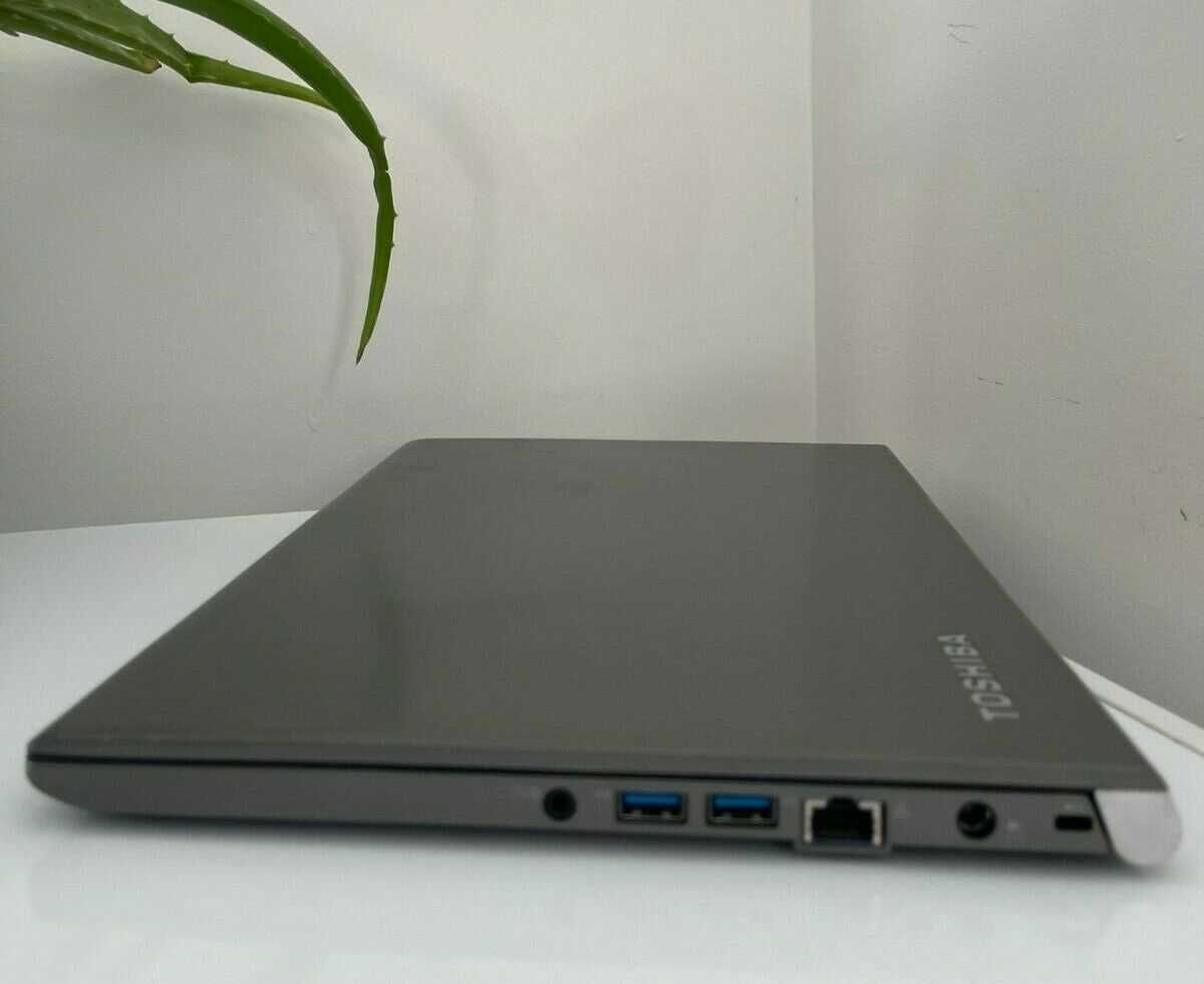 Лаптоп Toshiba Z40-A i3-4030U 2.90GHz 8GB 500GB 14.0 инча Windows 10