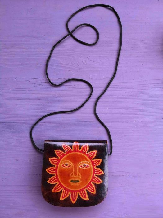 Ново. Мини чантичка на В подходяща за носене на колан или през рамо